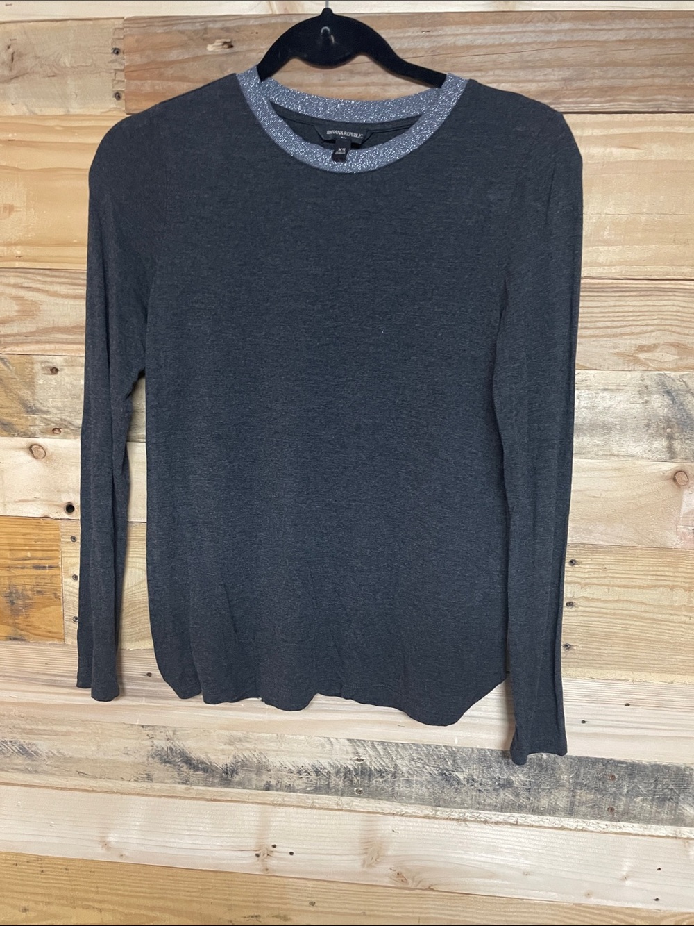 Banana Republic size XS Black Long Sleeve Sparkly Crewneck Collar Soft Blouse